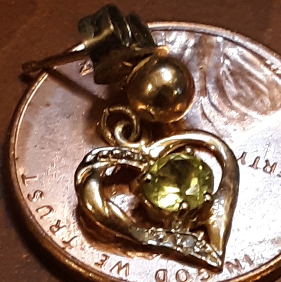 Single 10k hold heart with topaz, small diamonds - Picture 2 of 4